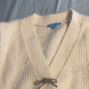 Draper James Ivory V-Neck Sweater with Decorative Bow